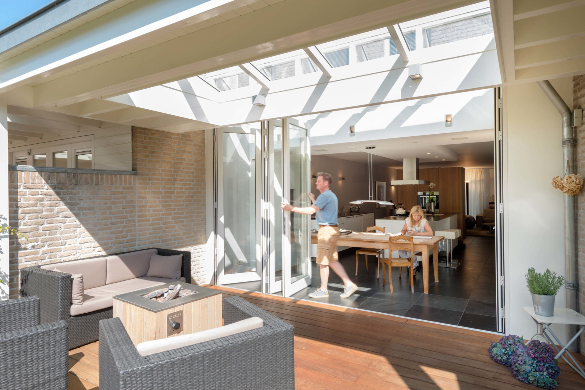 Teraszajtó választás: Solarlux Woodline harmonika ajtó