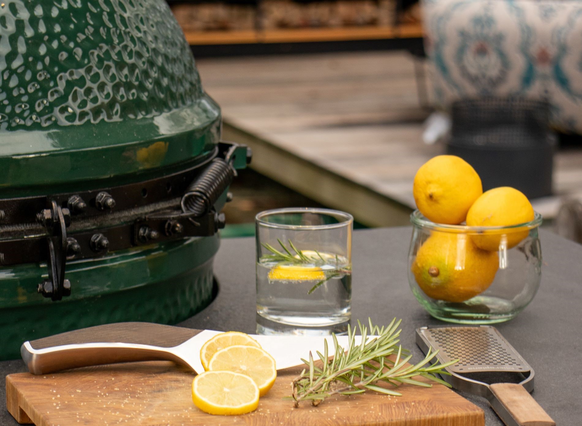 Big Green Egg kerámia grill Freiluft kültéri konyhában
