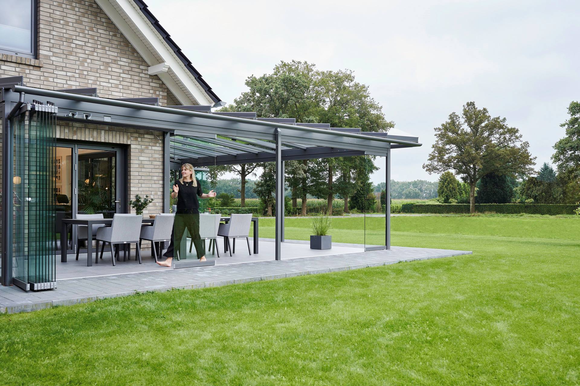 Solarlux Atrium üvegterasz lapozható oldalfallal